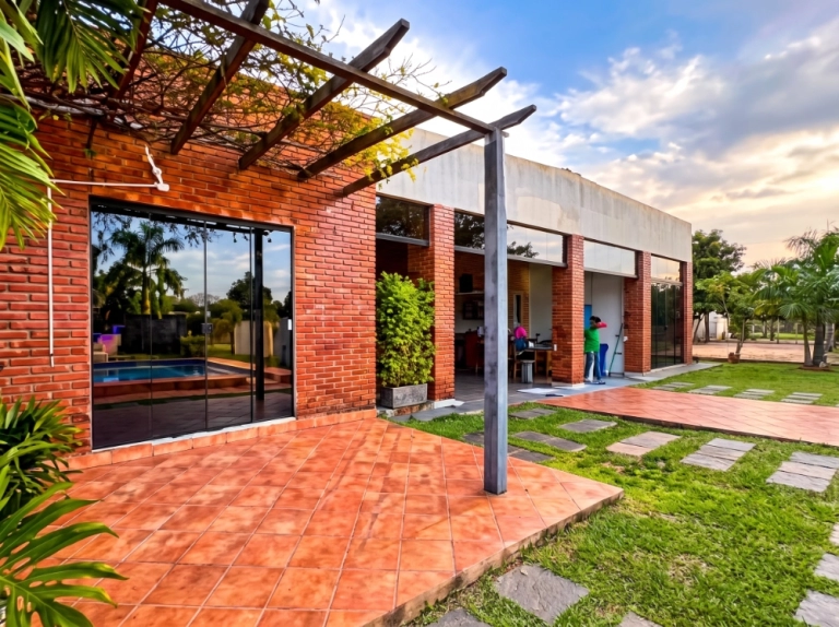 Hermosa Quinta en Venta con Piscina y Quincho – San Juan del Paraná
